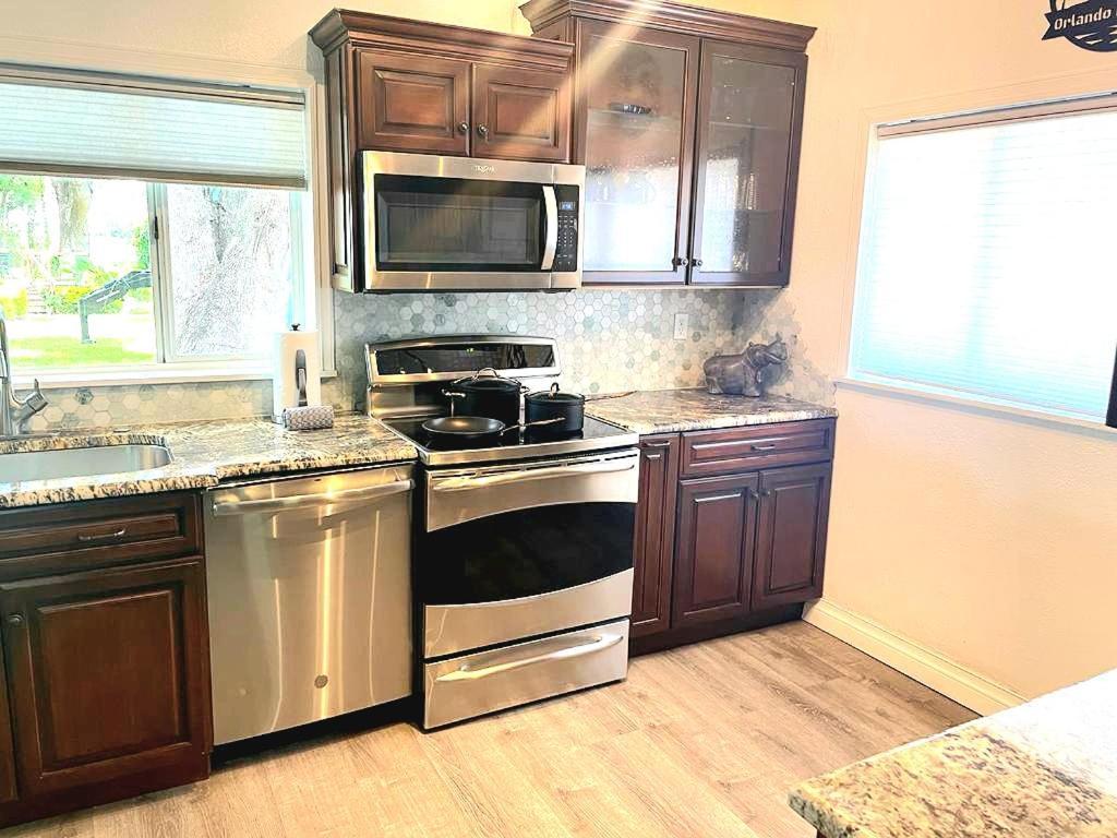 Orlando Lakefront Tiny Homes 6 Plus Month Rentals Værelse billede